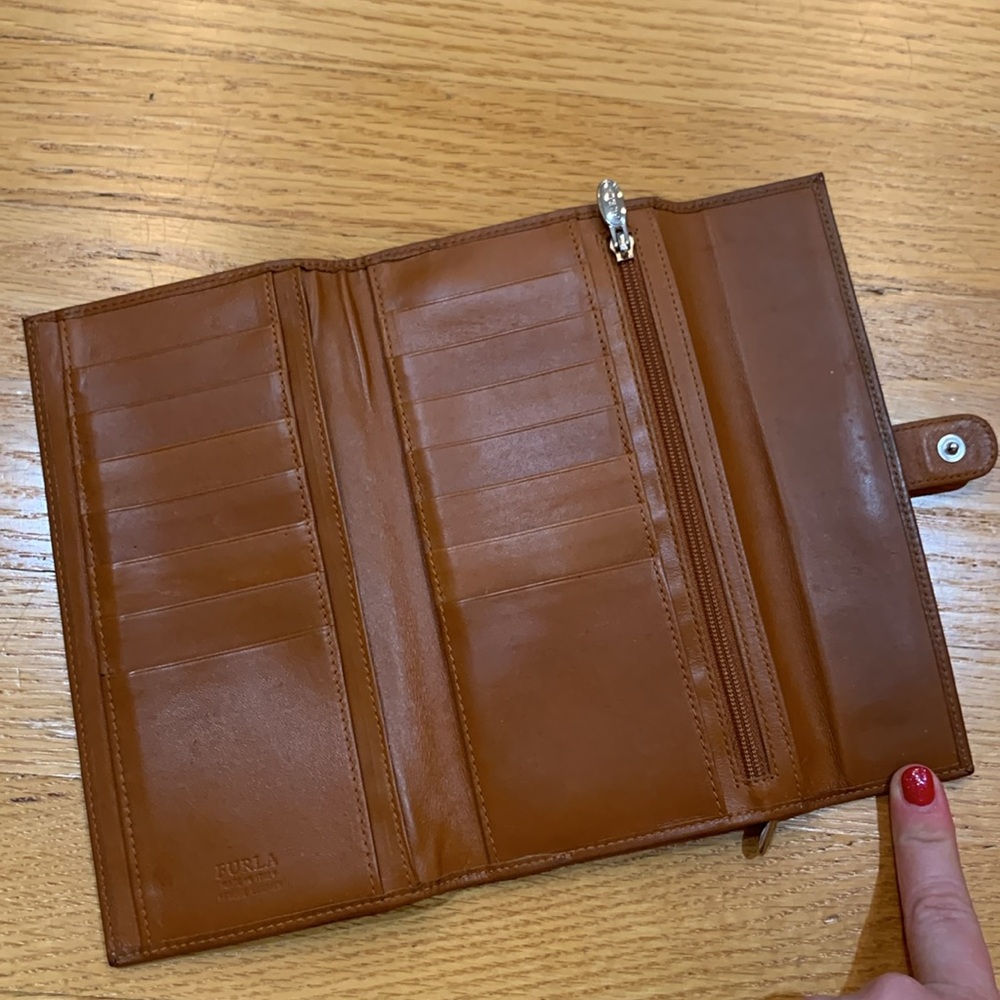 Furla Wallet 🌰 - Picture 3 of 10